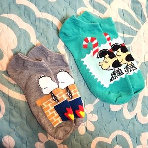 Set of 2 Pair Womens Peanut Socks